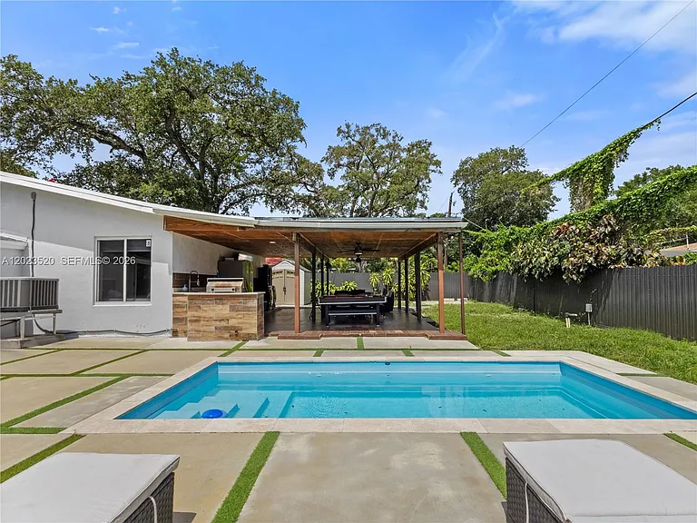 1431 SW 29th St — Photo 25