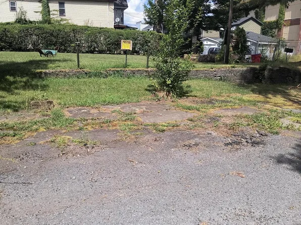 12 Mill St, Carbondale, PA 18407