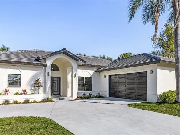670 Henley DR, NAPLES, FL 34104