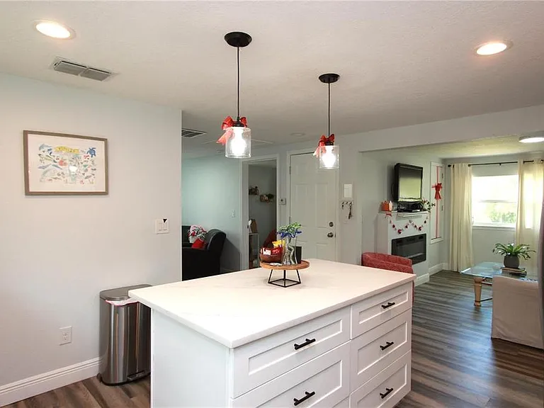 14 W King St — Photo 13