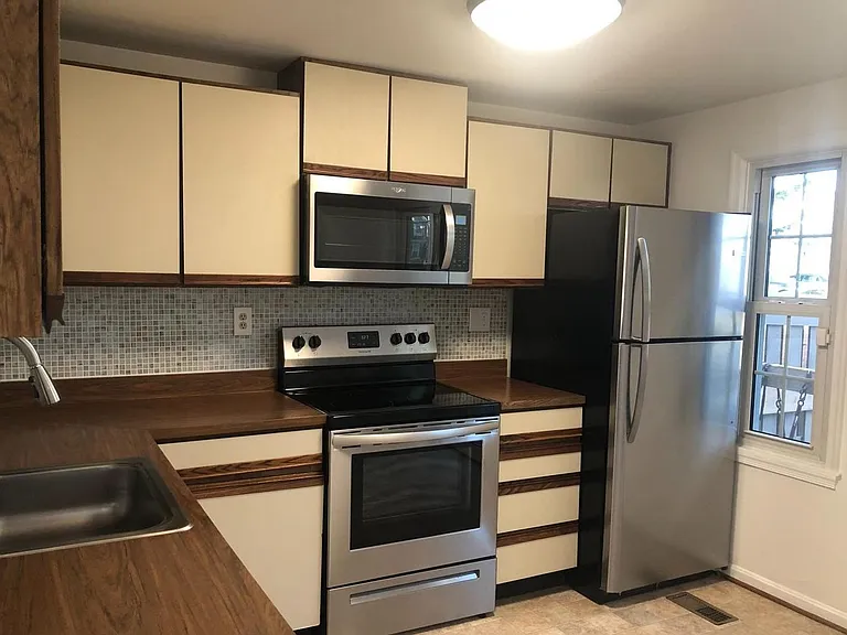 20520 Strath Haven Dr — Photo 3