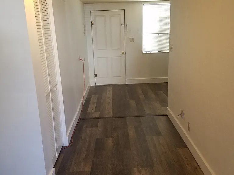 111 E Plum St — Photo 20