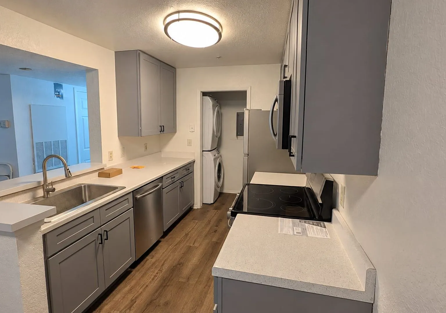 3 Bedroom 3 Baths Condominium — Photo 4