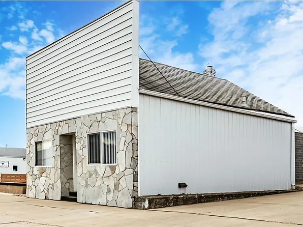 204 Broadway St N, Linton, ND 58552