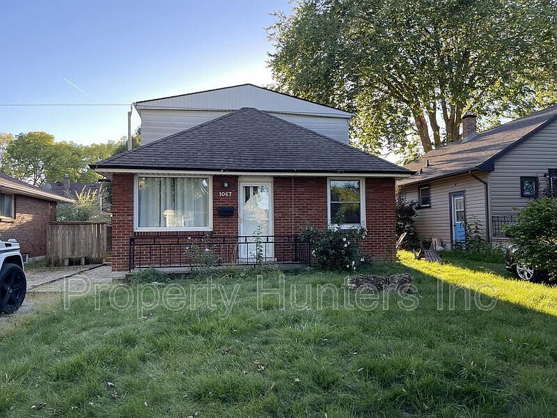 1st image of 1067 Saint Louis Ave