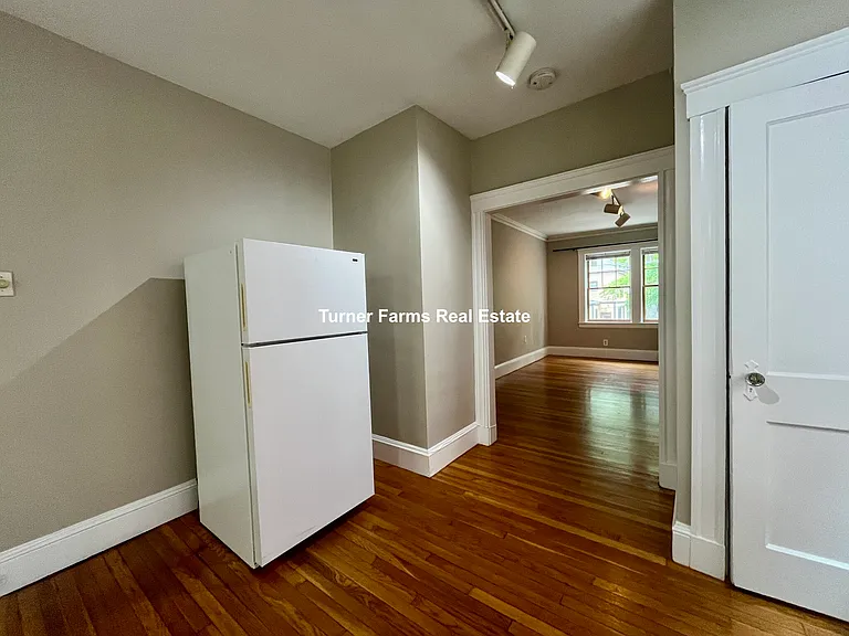 39 Lee St #3 — Photo 7