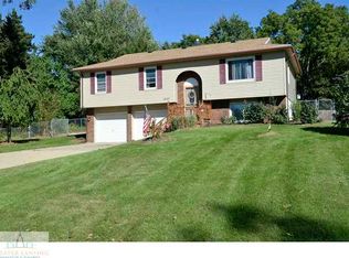 1527 S Canal Rd, Lansing, MI 48917