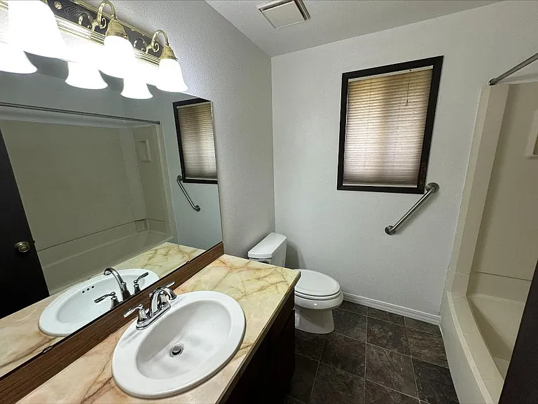 1305 NE 143rd Ave — Photo 10