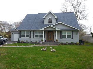 15 Barracuda Rd, East Quogue, NY 11942