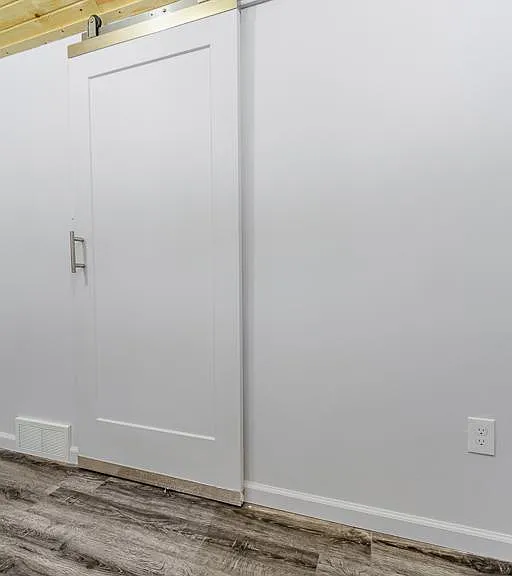 371 E Pace Ave — Photo 5