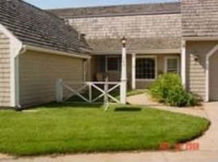 343 Woodlawn Cir, Lawrence, KS 66049