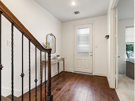 3rd image of 2960 Rusk St