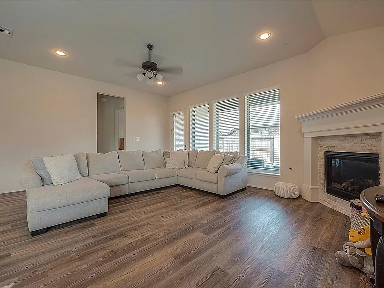 4602 Ana Ridge Ln — Photo 10