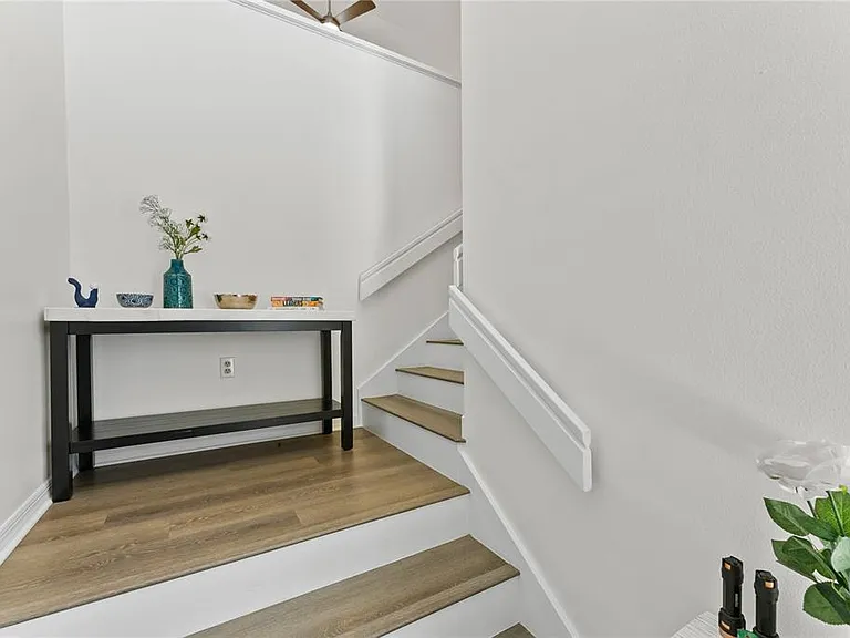 1714 Starling Dr #201 — Photo 4