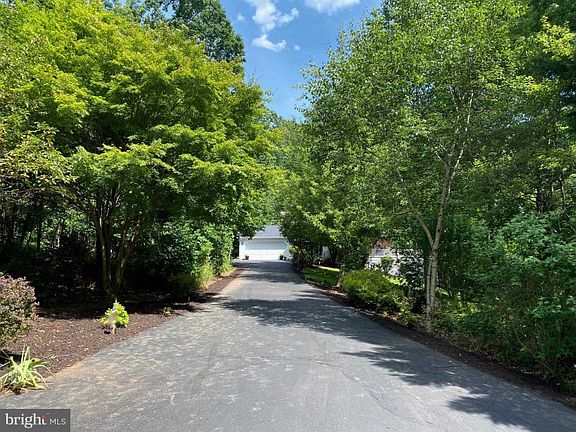 3rd image of 5879 Hunton Wood Dr