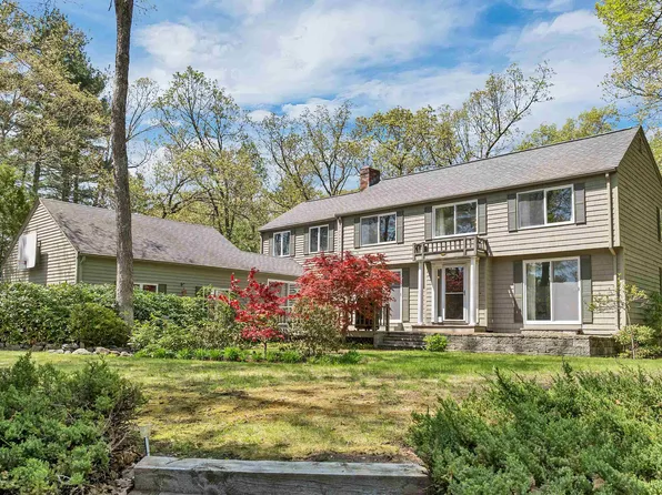 15 Autumn Street, Windham, NH 03087