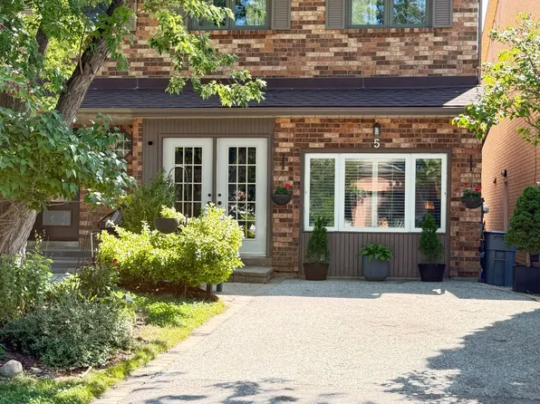 5 Doral Gate, Markham, ON L3T 7K6
