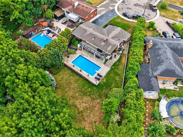 90 Mountain Ave N, Hamilton, ON L8G 3P7