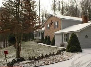 241 Oak St W, Rainelle, WV 25962
