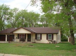 425 S Roosevelt St, Marion, KS 66861