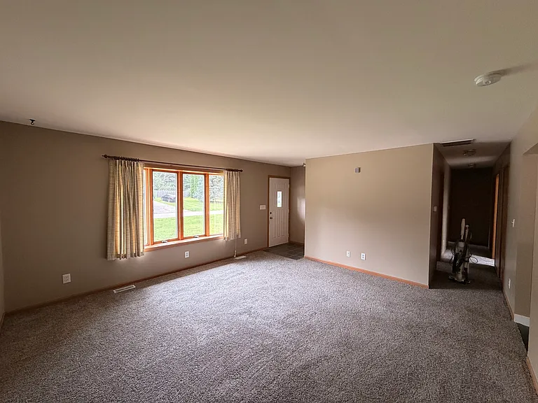 234 9th Ave NW — Photo 5
