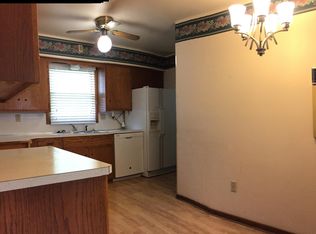 708 S 1st St, Marshall, MN 56258