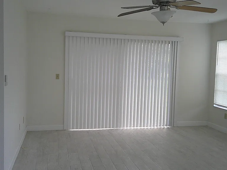 1350 SE La Haven Ct — Photo 5