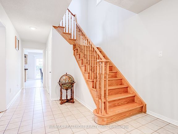 3rd image of 4379 Radisson Cres