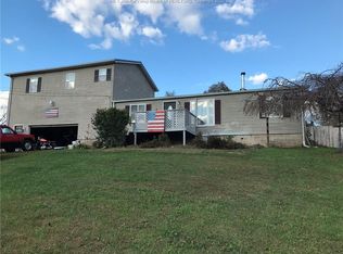 70 Shari Ln, Gandeeville, WV 25243