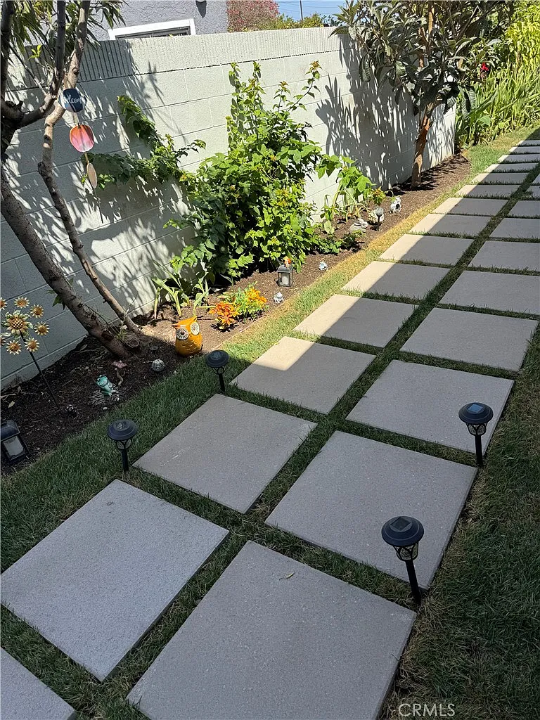 3 bed, 1200 sqft, $3,700 — Photo 4