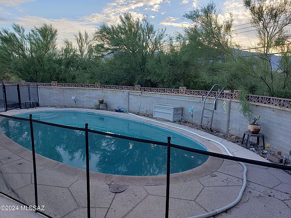 2nd image of 5520 N Bonita Pl