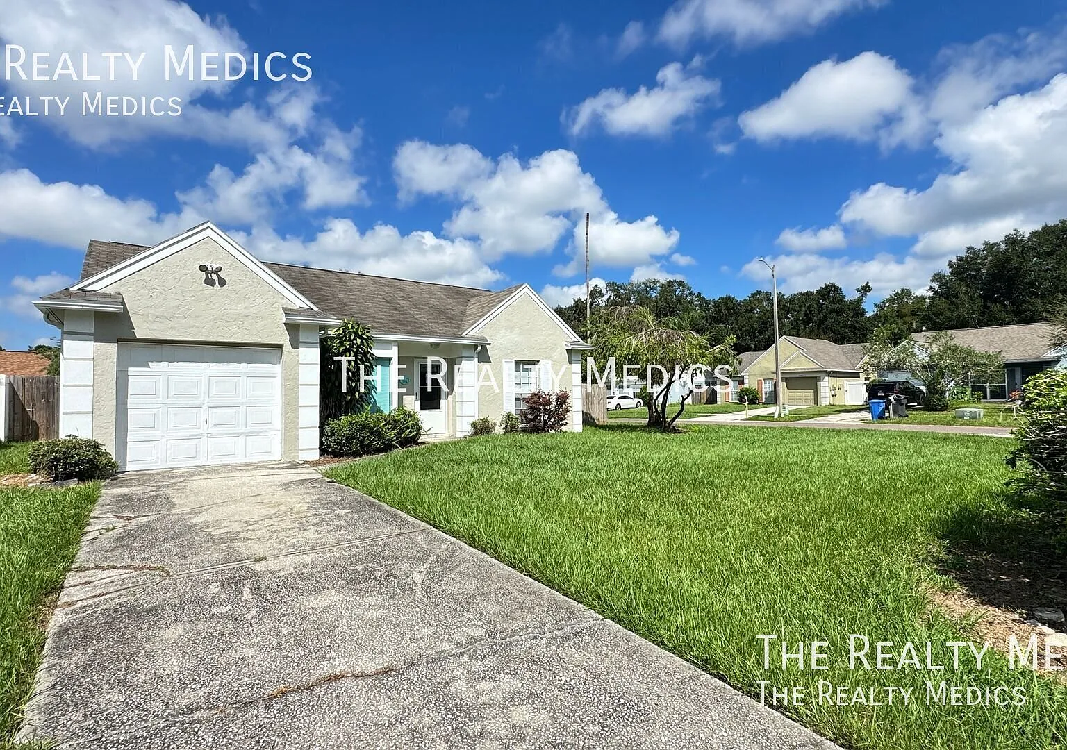 ! Price Drop ! Beautiful 3 Bedroom, 2 Bathroom Easy Commute To Downtown Tampa — Photo 2