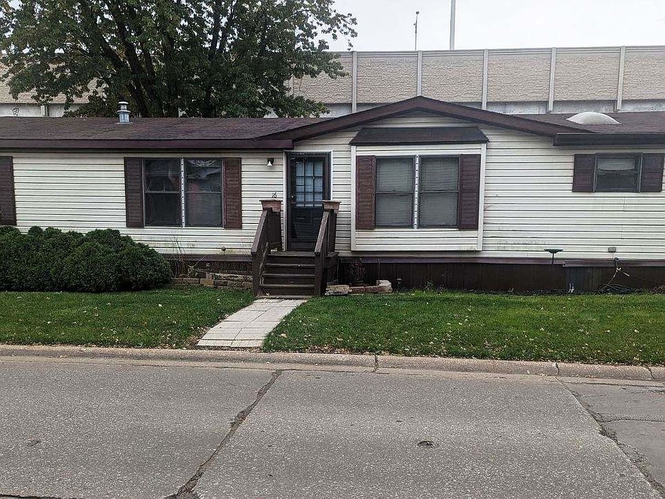 1st image of 16 Ironwood Dr