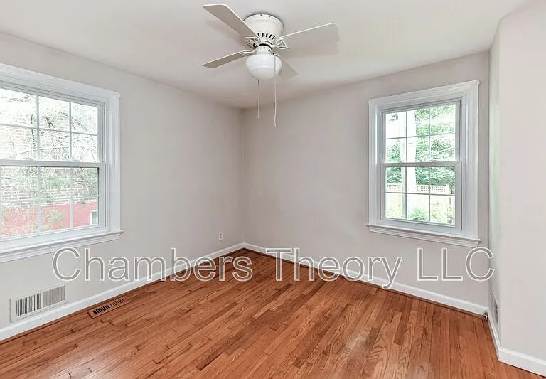 419 S Barton St — Photo 12