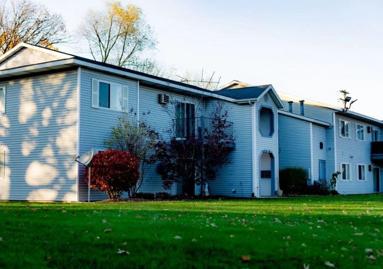 Spacious Two Bedroom with Laundry in Unit! — Photo 2