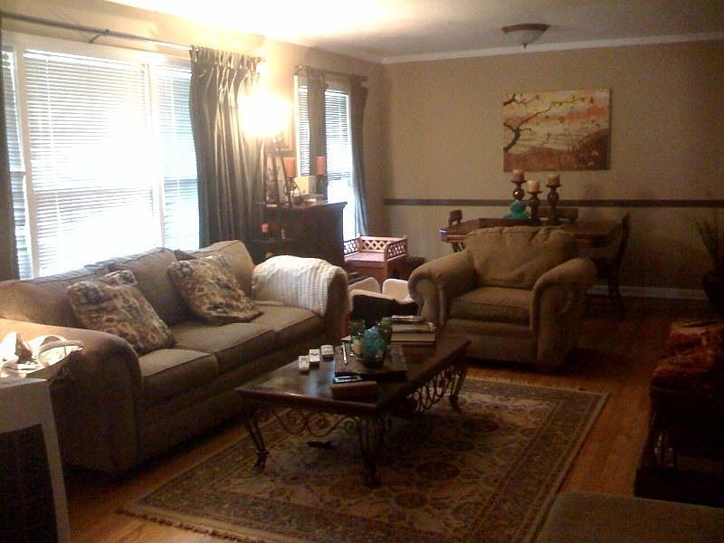 living room/breakfast area