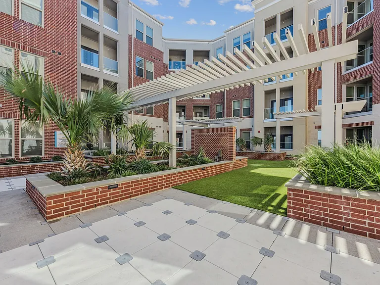 The Alexa Luxury Apartments I & II — Photo 21