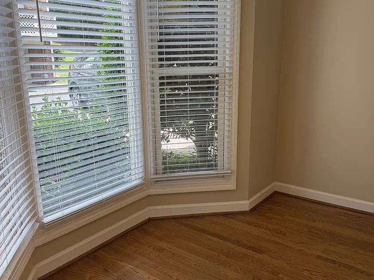 354 Ardsley Pl — Photo 4