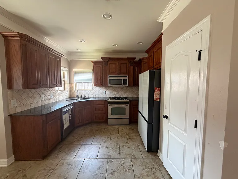 617 Alder Ln — Photo 5