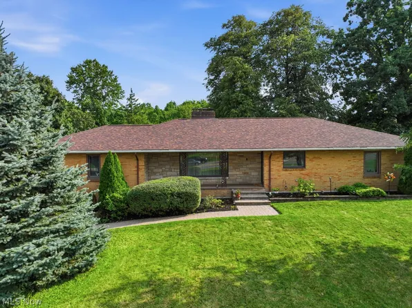 4950 E Pleasant Valley Rd, Seven Hills, OH 44131