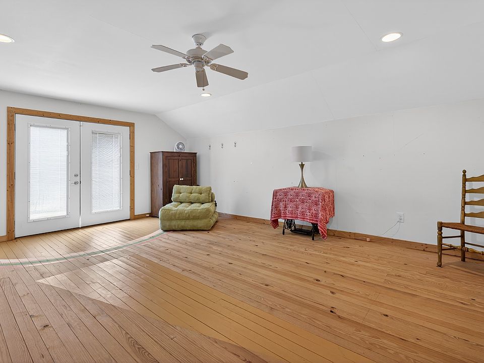 31st image of 181 Bynum