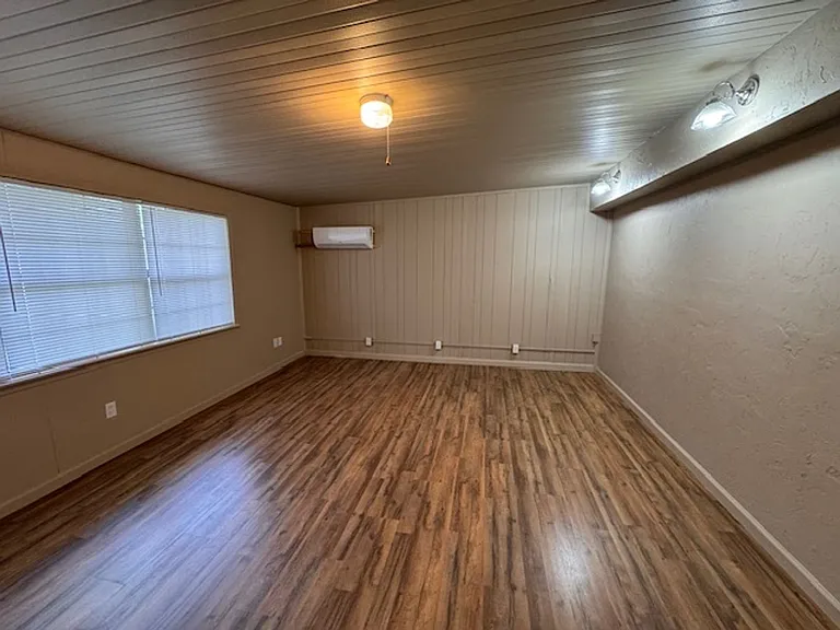 608 SW 13th St — Photo 3