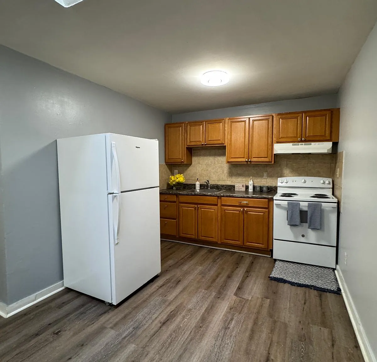 2 bed, $1,300 — Photo 2