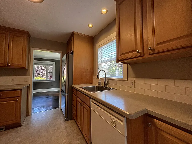 3355 NE 73rd Ave — Photo 7