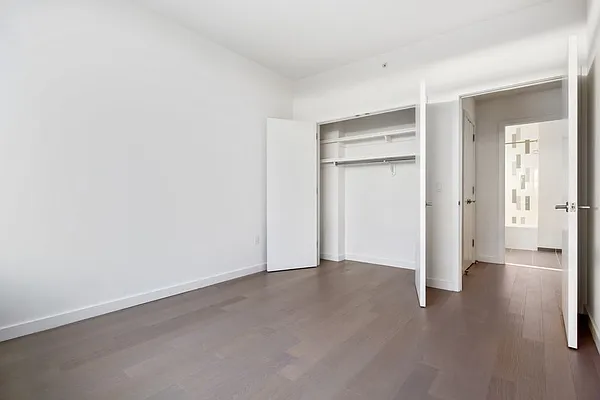 Rented by Greystar | media 4