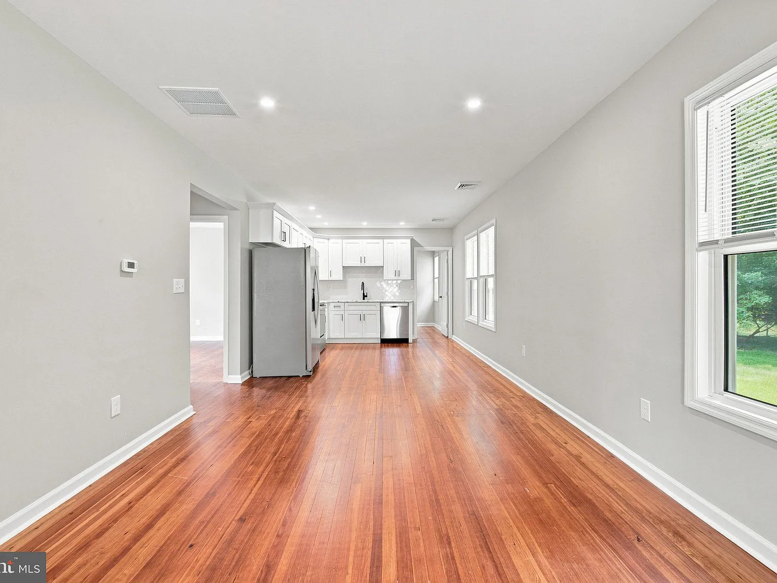3 bed, 2.0 bath, 1070 sqft, $3,450 — Photo 2