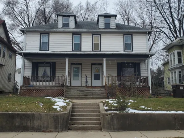 418-420 N Van Buren Ave, Freeport, IL 61032