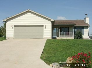 308 Woodland Ct, Utica, IL 61373