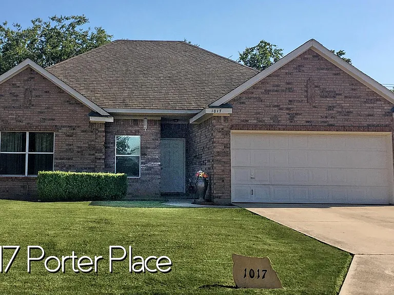 1017 Porter Pl — Photo 1