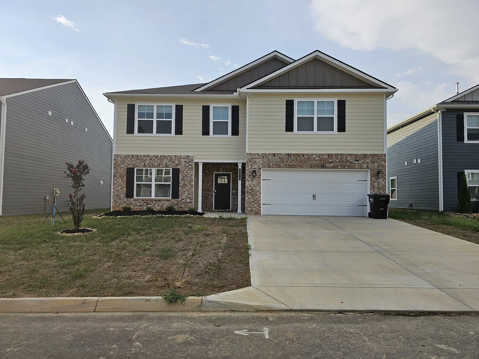 4 bed, 2.5 bath, 2890 sqft, $3,100 — Photo 1